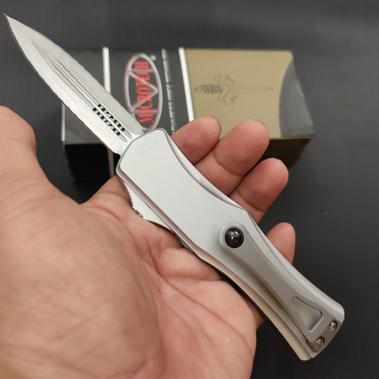 dao bấm Microtech USA trắng mini cao cấp